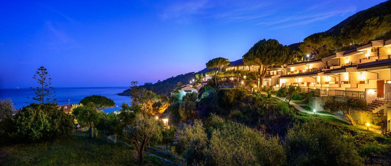 Hotel Baia Imperiale Spiaggia di Cavoli エクステリア 写真