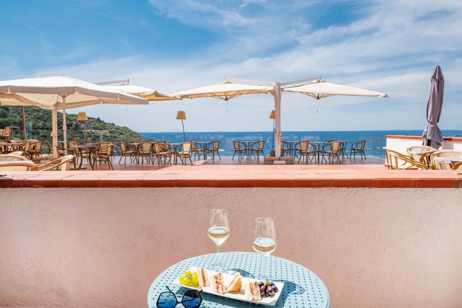 Hotel Baia Imperiale Spiaggia di Cavoli エクステリア 写真